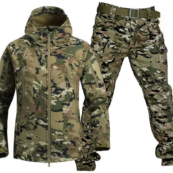 Tactical Green Outdoor Suit with Versatile Pocket Design for Men 